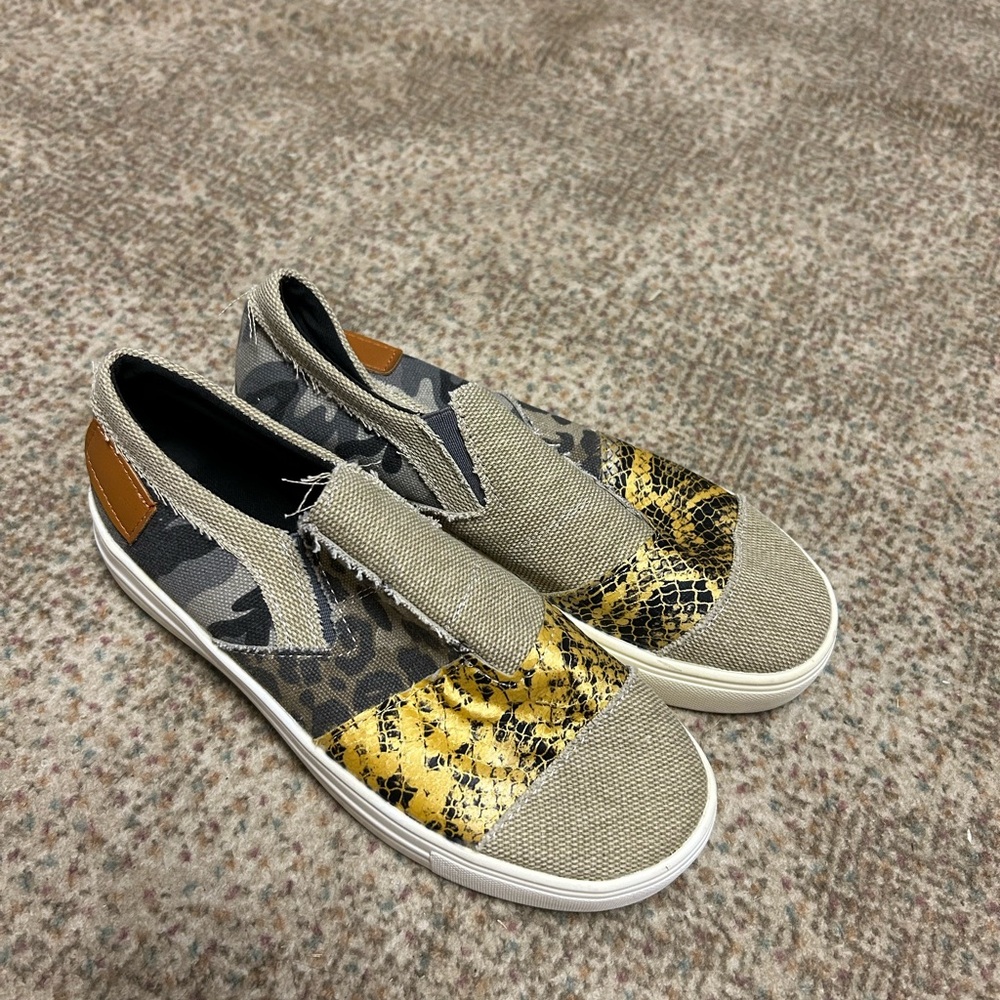 Stylish Camouflage Slip-On Sneakers